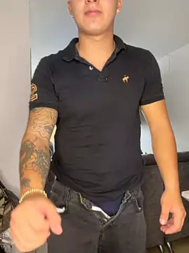 Christopher_strongg stripchat live cam model