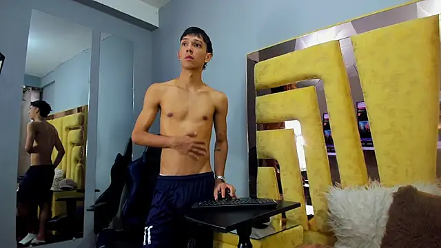 EstebanValdezs stripchat live cam model