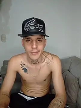 MaxHornyLatin stripchat live cam model