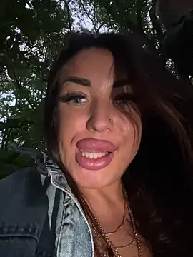 RuslanaXX stripchat live cam model