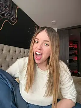 Alirawrz stripchat live cam model