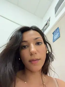 -_MiaQueen_- stripchat live cam model