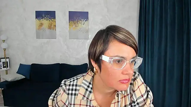 MayaNoire stripchat live cam model