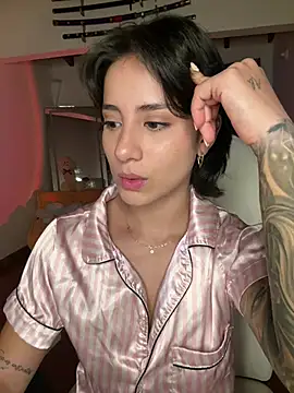 Ale_Lewis stripchat live cam model