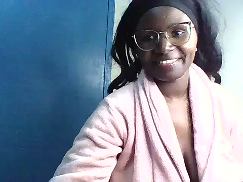 NoirAllure stripchat live cam model