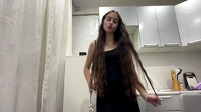 NanTrias stripchat live cam model