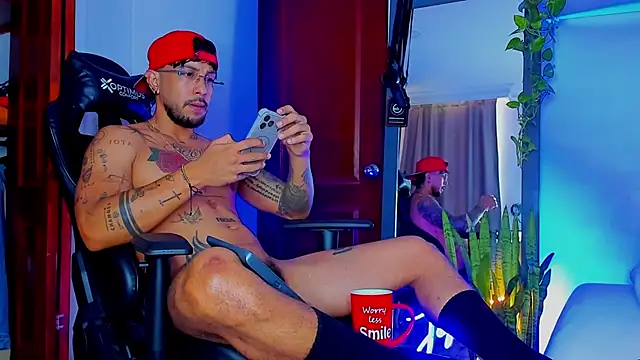 LiamUribe stripchat live cam model