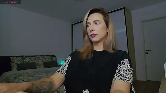 KhloeK stripchat live cam model