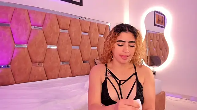 KarahSkyShow stripchat live cam model
