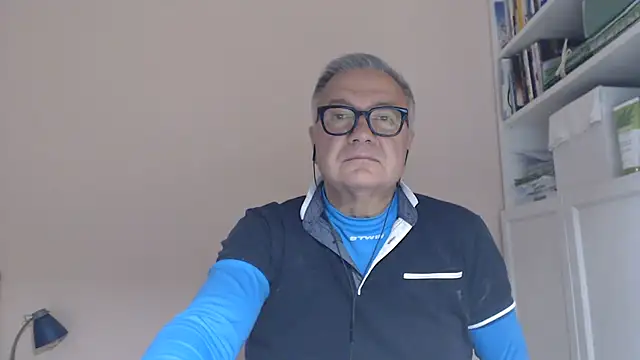 YOU6me stripchat live cam model