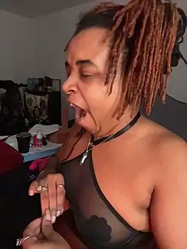 reecieofficial stripchat live cam model