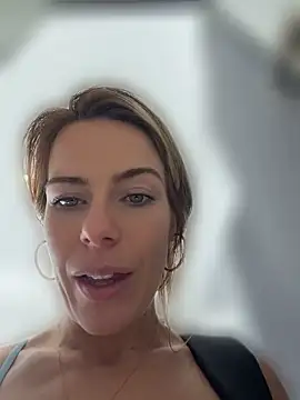 oliviafranciis stripchat live cam model