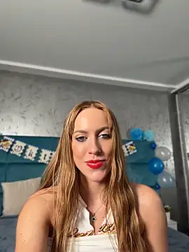 LunaAlya stripchat live cam model