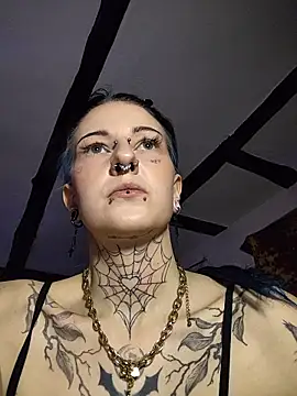 Smokaxhontas stripchat live cam model