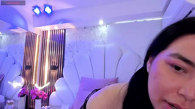 luna_bloomm_ stripchat live cam model