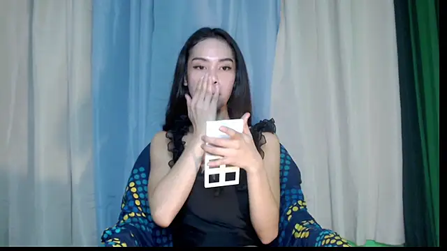 Lavaneaah stripchat live cam model