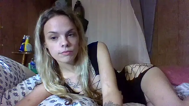 SweetieBreezy13 stripchat live cam model