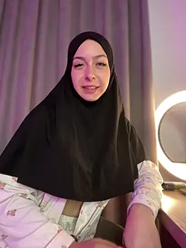 LynaFrost stripchat live cam model