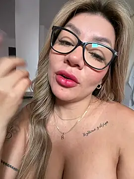DIANITA_1988 stripchat live cam model