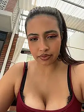 TAMMYBLACKK stripchat live cam model