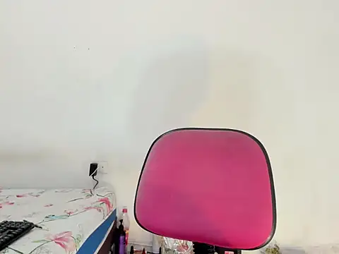 BrickleCurve stripchat live cam model