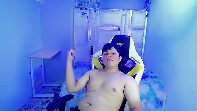 Tommy_cotton stripchat live cam model