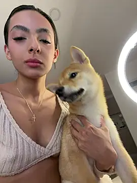 ZaraLuuv stripchat live cam model