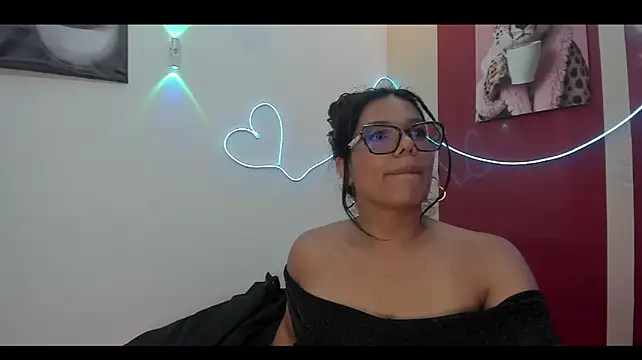 Catha- stripchat live cam model