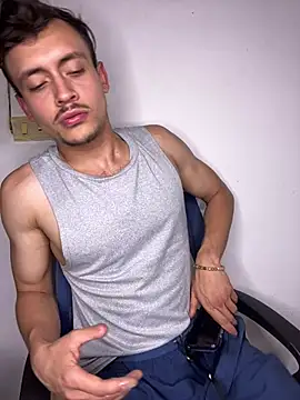 Desmond_Clark stripchat live cam model