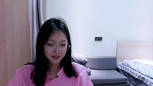 Q-Xixi stripchat live cam model