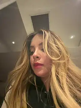 Alirawrz stripchat live cam model