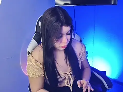 Yhosa stripchat live cam model