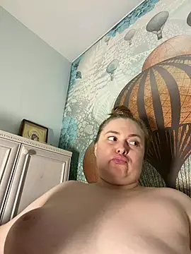 DeniMilkyyyyy stripchat live cam model
