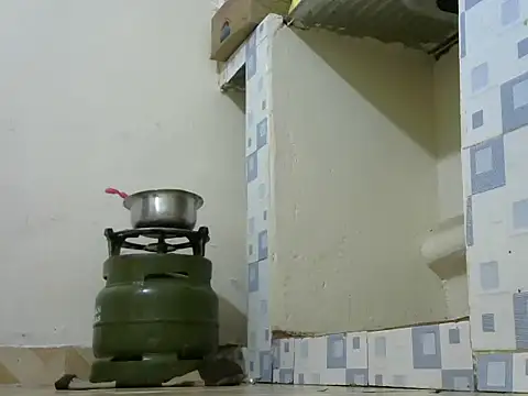 Qcmadonna stripchat live cam model