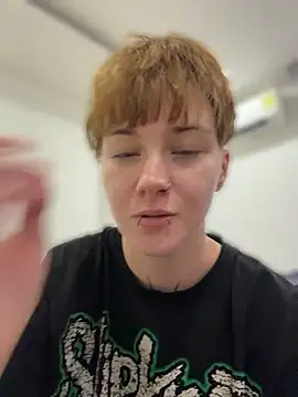 IceMur stripchat live cam model