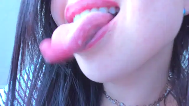 SophieLennox stripchat live cam model