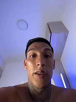 sendfer stripchat live cam model