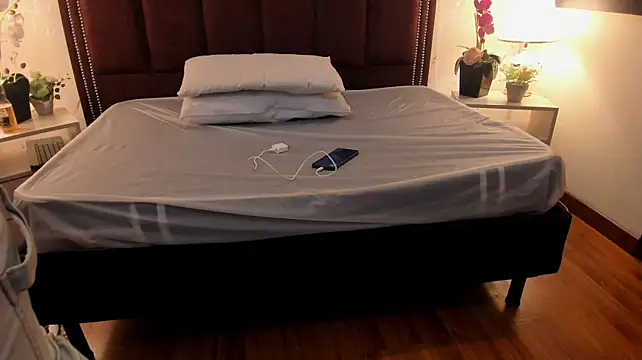 IssamilfX55 stripchat live cam model