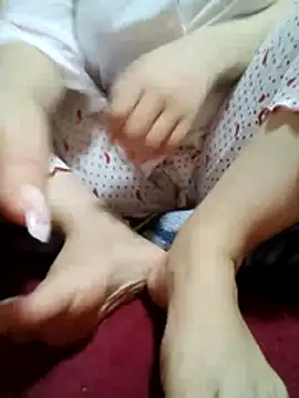 Bombamom stripchat live cam model
