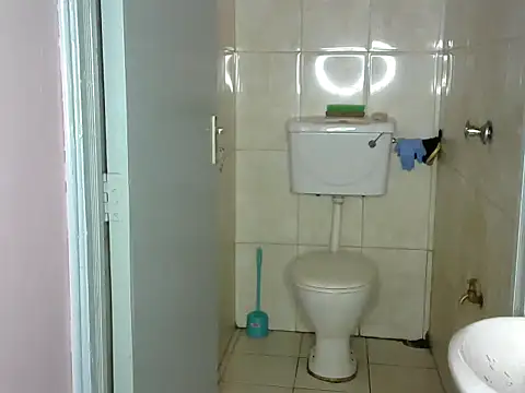 PetitePeachyy stripchat live cam model