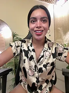 TS-SimplyTheBest stripchat live cam model