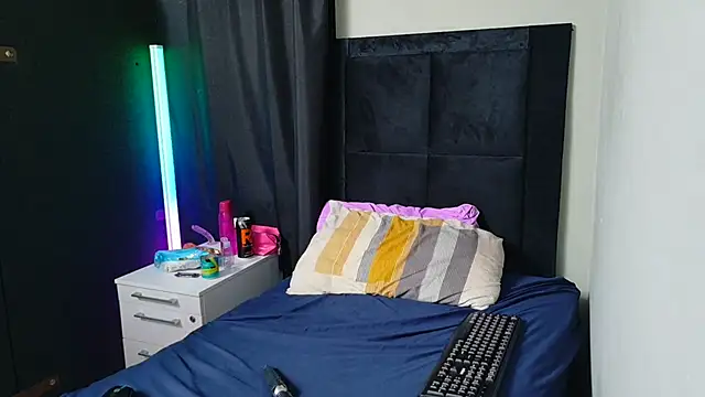BigBootyVixen stripchat live cam model