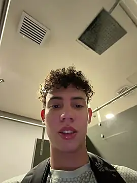 yoursexyjose stripchat live cam model