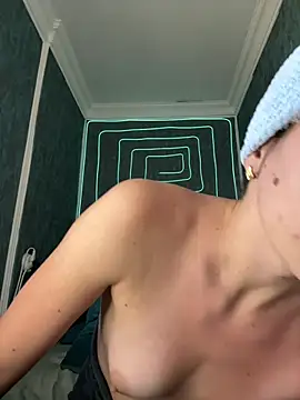 RedAssHottie stripchat live cam model