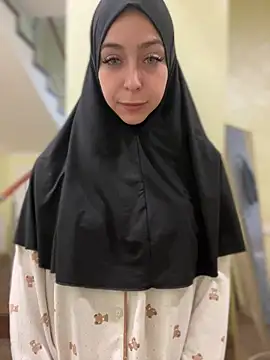 LynaFrost stripchat live cam model