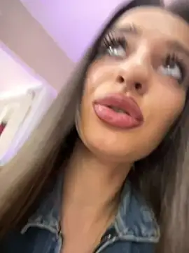 Anyssia stripchat live cam model