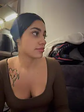 AlannaEvons stripchat live cam model