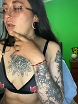 rousse-beckett stripchat live cam model
