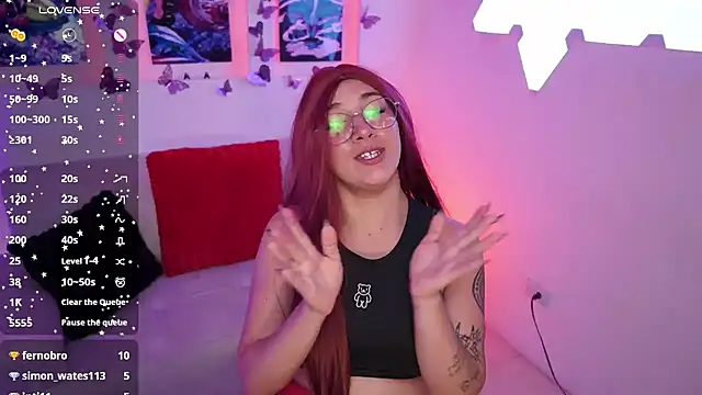 RogueRaveen stripchat live cam model