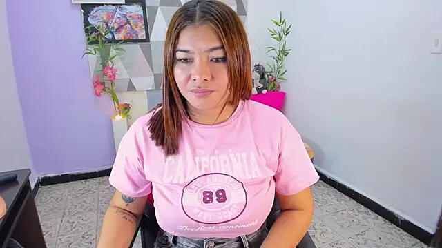 brenda-hot-21 stripchat live cam model